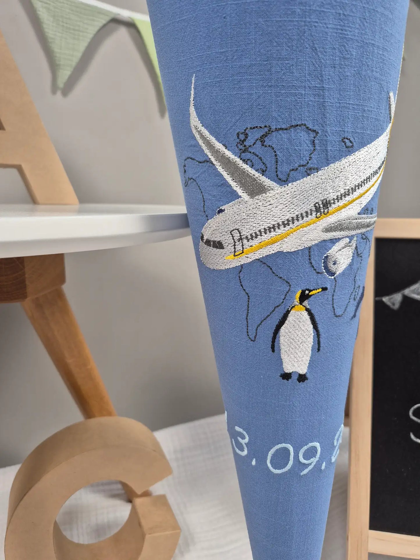 Schultüte Flugzeug und Erde